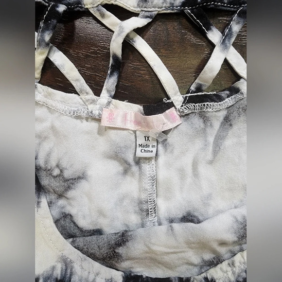 Free 2 Luv Stretchy Tie Dye Womens Tunic Top 1X - Picture 5 of 11